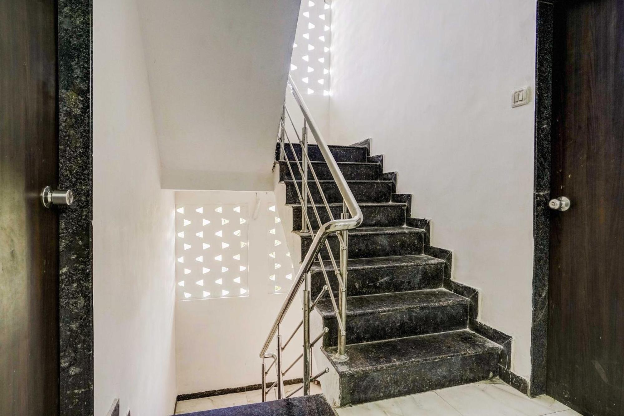 Super Hotel O Nashik Near Vijay Mamta Theatre Formerly Sahara Inn Екстериор снимка